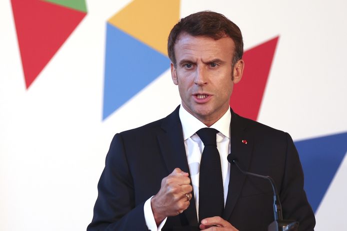 Macron zei vanuit de Europese top in Praag dat hij hoopt op een akkoord om de stakingen te beëindigen.