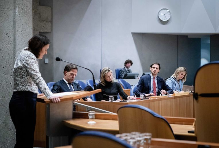 Vanaf links Tweede Kamerlid Kati Piri (PvdA), premier Rutte en de ministers Ollongren (defensie), Hoekstra (buitenlandse zaken) en Schreinemacher (buitenlandse handel en ontwikkelingssamenwerking) tijdens het Oekraïne-debat, dinsdag.  Beeld ANP