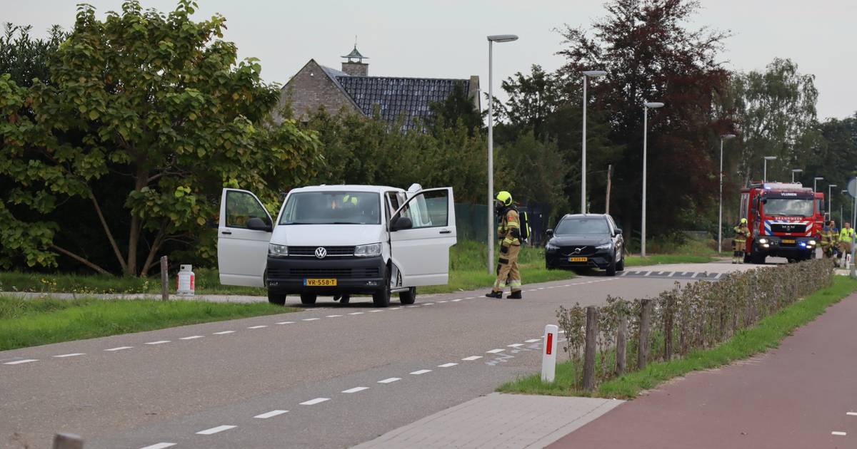 Bestuurder ruikt gas in werkbus, brandweer rukt uit naar Haarsteeg