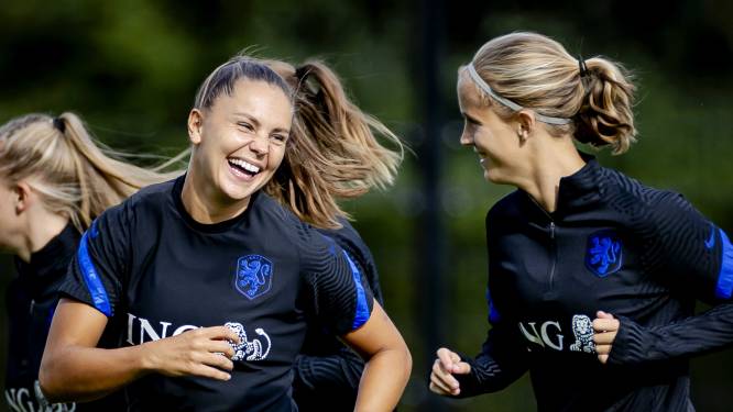 Eerste training Leeuwinnen onder Mark Parsons: ‘Ik ben vereerd dat ik hier nu sta’