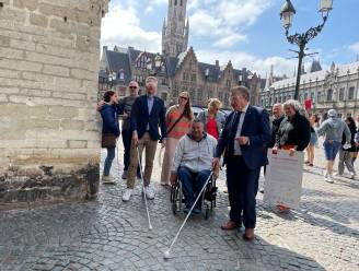 Zo wil stad Brugge-centrum toegankelijker maken voor mensen met beperking: “Kasseien zijn niet ideaal, maar het kán beter”