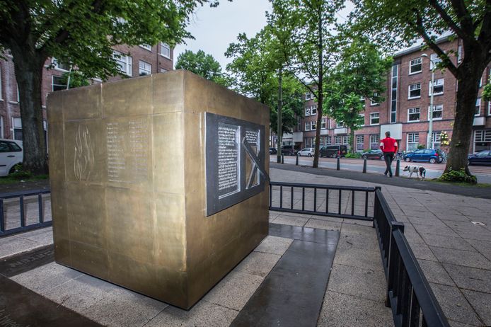 Dit monument is te vinden in de bocht van de Vondelstraat tegenover de Bilderdijkstraat en is opgericht ter nagedachtenis aan de deportatie van 112 Haagse zigeuners, Sinti en Roma. Het ligt enigszins verscholen, maar weinig mensen kennen het.