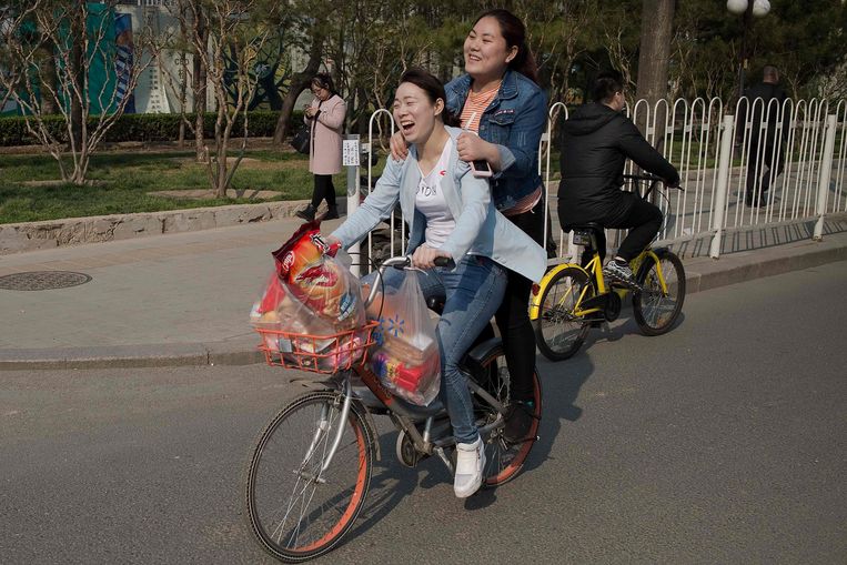 In Peking lijken geen verkeersregels te bestaan Beeld AFP