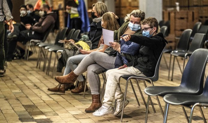 Kinderen worden vergezeld door hun mama of papa.
