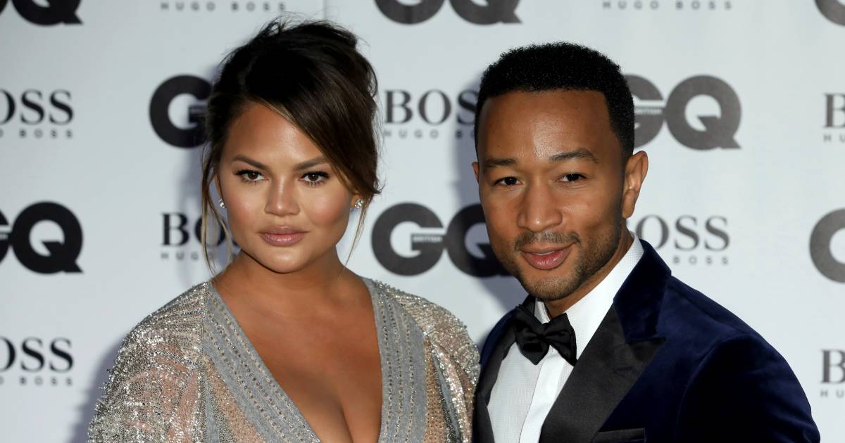 Chrissy Teigen bekent dat miskraam haar gebroken heeft ...