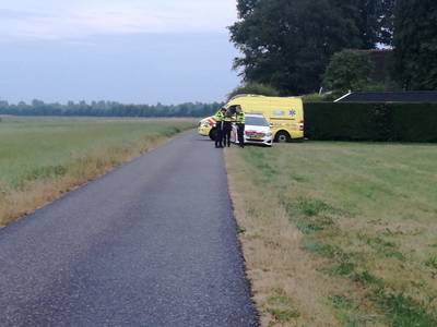 Jongen gewond aan been door aanrijding in Baak