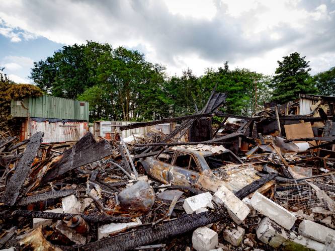 Boxtelse Wim (77) weet niet wat hij moet doen na verwoestende brand op zijn terrein: ‘Alle daken vervangen? Dan stop ik’