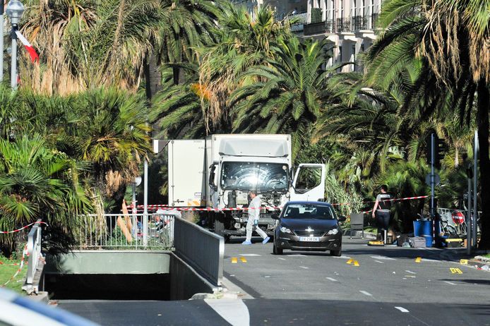 Le camion ayant servi à l'attentat immobilisé sur la Promenade des Anglais à Nice, le 15 juillet 2016.





PICTURE NOT INCLUDED IN THE CONTRACT