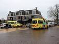 Twee ambulances zijn ter plaatse bij het Bunckmanplein in Voorthuizen