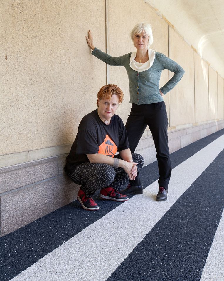Schrijfster en kunstenaar Pam Emmerik (links) en Denker des Vaderlands Marli Huijer. Beeld Maartje Geels