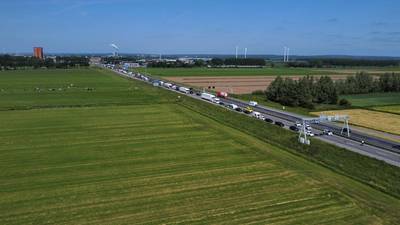 A12 dicht in de richting van Duitsland vanwege ongeval bij Duiven: file neemt gestaag af
