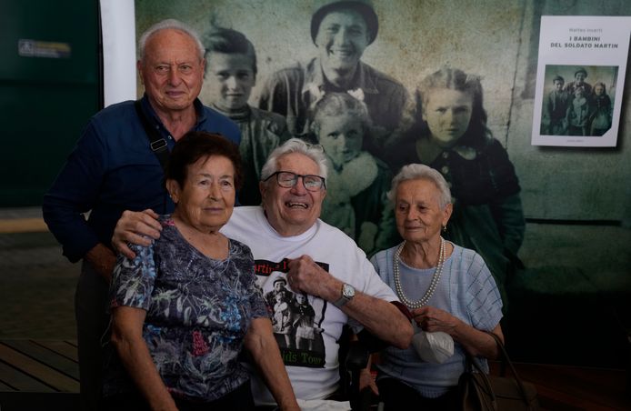 De 97-jarige Martin Adler (midden) met Giulio (links), Mafalda (rechts) en Giuliana Naldi.
