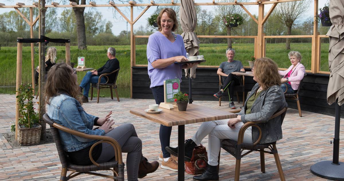 Marjolein opent het allereerste terras van Laag Zuthem, en dat nog wel in coronatijd