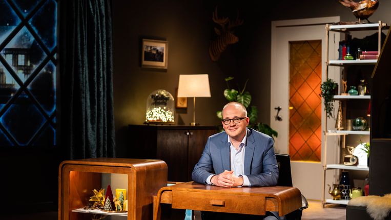 Sven De Leijer presenteert 'Vrede op aarde'. Beeld VRT