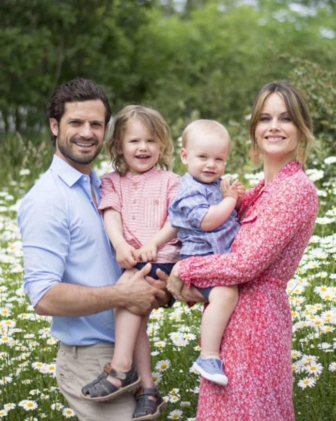 Il principe Carl Philip di Svezia e la principessa Sofia con gli altri due figli Alexander e Gabriel.