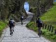 Archiefbeeld. Wielertoeristen op de Koppenberg in Oudenaarde.