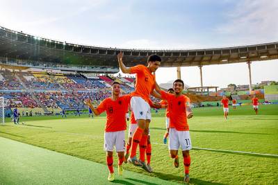 Onder-17 na overtuigende zege op Paraguay naar halve finales WK