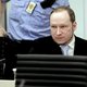 Man steekt zich in brand bij proces Breivik