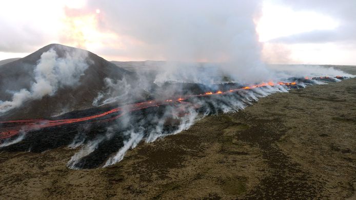 IN BEELD. Vulkaan barst uit op schiereiland Reykjanes: opnieuw ...