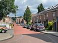 De Oosterstraat in Klundert, waar de politie in juni vorig jaar drie gewonden aantrof in een woning. Een van hen, de 55-jarige Jolanthe, bezweek later aan haar verwondingen.