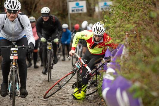 We Ride Flanders op de Koppenberg; Ronde voor wielertoeristen sakkeren, vloeken, vallen, opstaan en weer doorgaan - wielertoeristen
