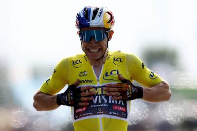(W)outstanding! Gele Van Aert knalt iedereen uit het wiel en wint nu wel in Tour na drie tweede plaatsen