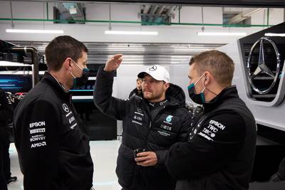 Tactische zet Mercedes: Bottas moet met motorwissel inhaalrace Verstappen voorkomen