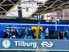 Kermisbouwers lopen dicht langs het spoor: treinen rond Tilburg rijden langzamer