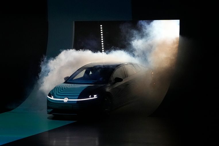 Een conceptmodel van Volkswagen op een autoshow in Shanghai.  Beeld AP