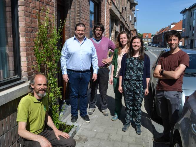 Eerste ‘groene gevelstraten’ zijn ingericht: gratis geveltuintjes voor bewoners Hugo Verrieststraat en Dr. Verdurmenstraat