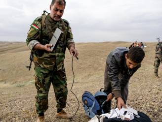 Onze man 9 dagen aan het front tegen IS: vluchtelingen door mijnenveld met PlayStation in rugzak