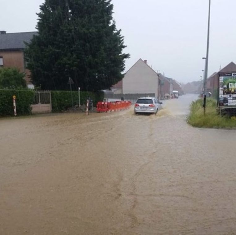 Een kruispunt staat onder water in Rillaar. Beeld RV Facebook