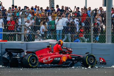 LIVE F1 ABU DHABI. Leclerc snelste in tweede vrije training vol crashes en rode vlaggen, Verstappen derde
