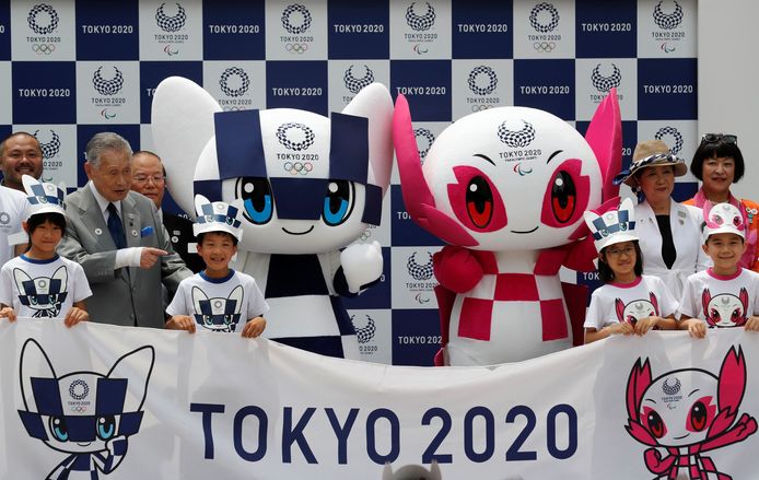 Olympische mascotte Miraitowa en zijn paralympische vriend Someity