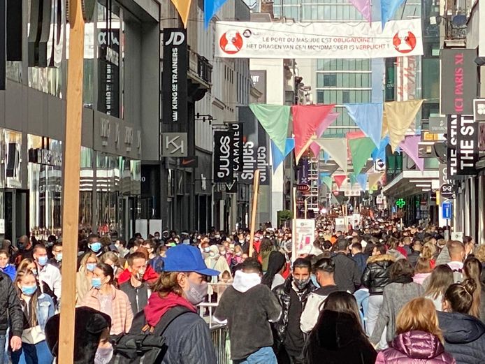 Brussel is een rode zone. Toch was het er zaterdag over de koppen lopen in de Nieuwstraat.