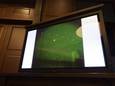 Op een tv-scherm wordt tijdens een hoorzitting in het Congres een zogenaamde ufo getoond.