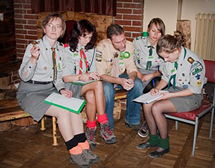 In 2010 nam Brech in Krakau deel aan een bijeenkomst van scoutinginstructeurs en squadrons. Hij ging naar Polen nadat hij door Nederlandse scouts was weggestuurd. Ze vertrouwden hem niet met kinderen.