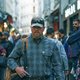 Ja die man met die baard is echt Matt Damon, en wat is zijn vertolking in ‘Stillwater’ fascinerend!