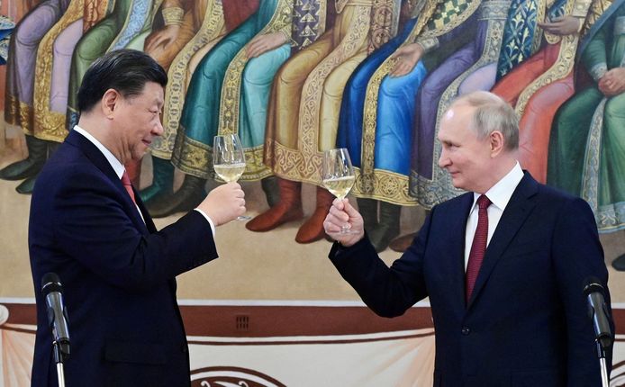 De Chinese president Xi Jinping en de Russische president Vladimir Poetin bij een receptie op het Kremlin.