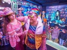 Drukte bij feestwinkel: nog gauw een mooi pakje voor carnaval