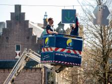 Rechts houden en drukte en rijen vermijden; crowdcontrol in Arnhem ná Koningsdag