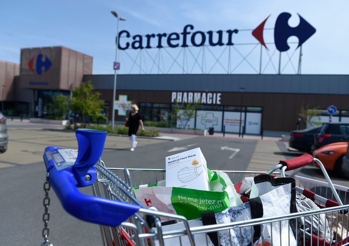 Le conseil d’administration de la chaîne de supermarchés Carrefour Belgique fait mention, dans son rapport de gestion annuel, d’une enquête de l’Autorité belge de la concurrence, initiée en 2020, “qui porte sur les échanges entre différents distributeurs concernant la vente des masques de protection au public et au gouvernement belge”.
