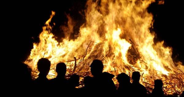 Mooi weer bedreigt paasvuren in de regio: in Achterhoek al vreugdevuren verboden - Tubantia