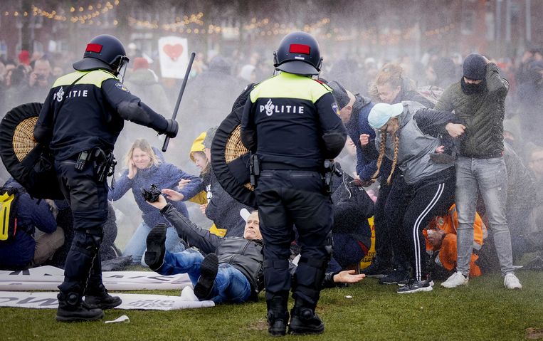 Door Het Hele Land Rellen Na Avondklok Wat Bezielt Deze Mensen Trouw