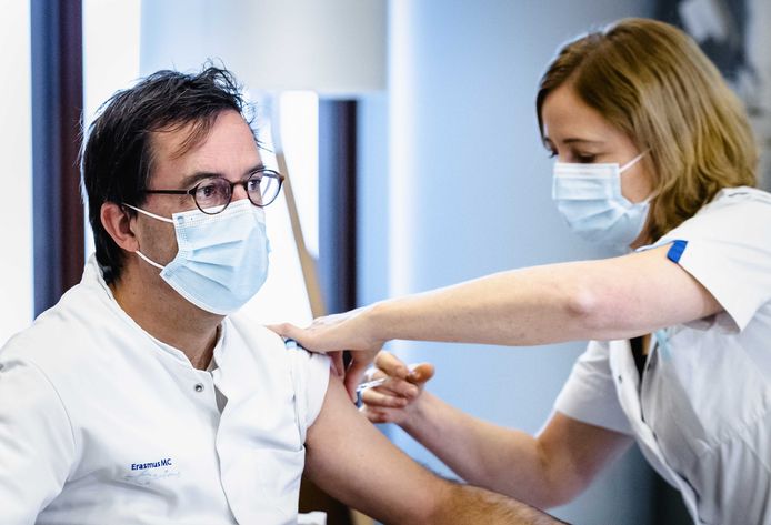 Diederik Gommers krijgt zijn tweede coronavaccin.