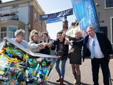 Burgemeester heft glas op Buren Bijzonder en onderzeeër gespot op de Waal