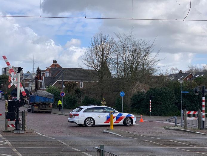 Due to an accident with a crane truck, the overhead lines of the track near Vught were destroyed.