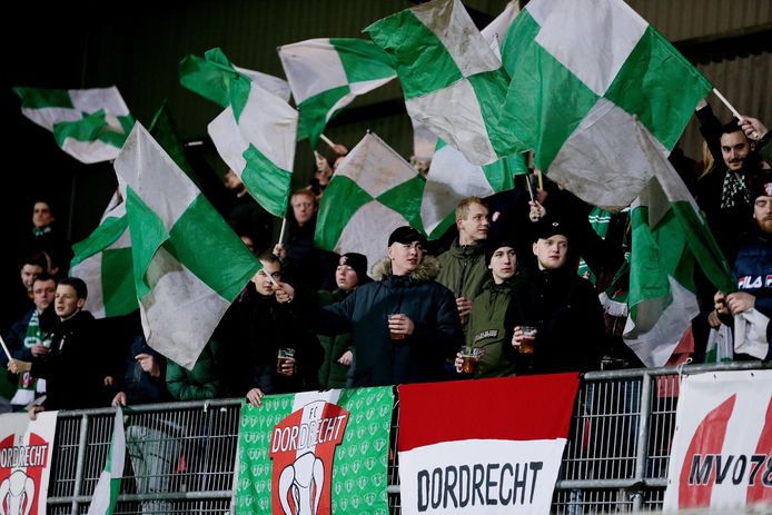 Supporters van FC Dordrecht zullen straks meer afstand van elkaar moeten houden en ook zingen is voorlopig uit den boze.