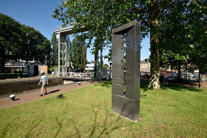 De plek waar de kunstmarkt in september plaatsvindt: het park naast de Mallegatsluis.