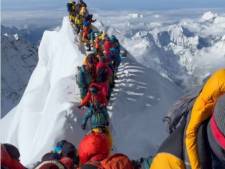 Doden doordat stuk van Mount Everest vlak onder de top afbreekt: waarschijnlijk bezweken onder drukte